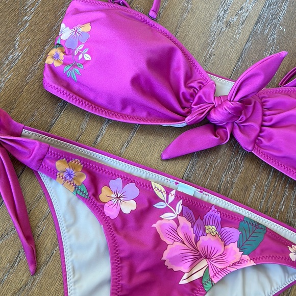 Spell & gypsy sample bikini top NWOT rare floral pink hibiscus - Picture 4 of 16